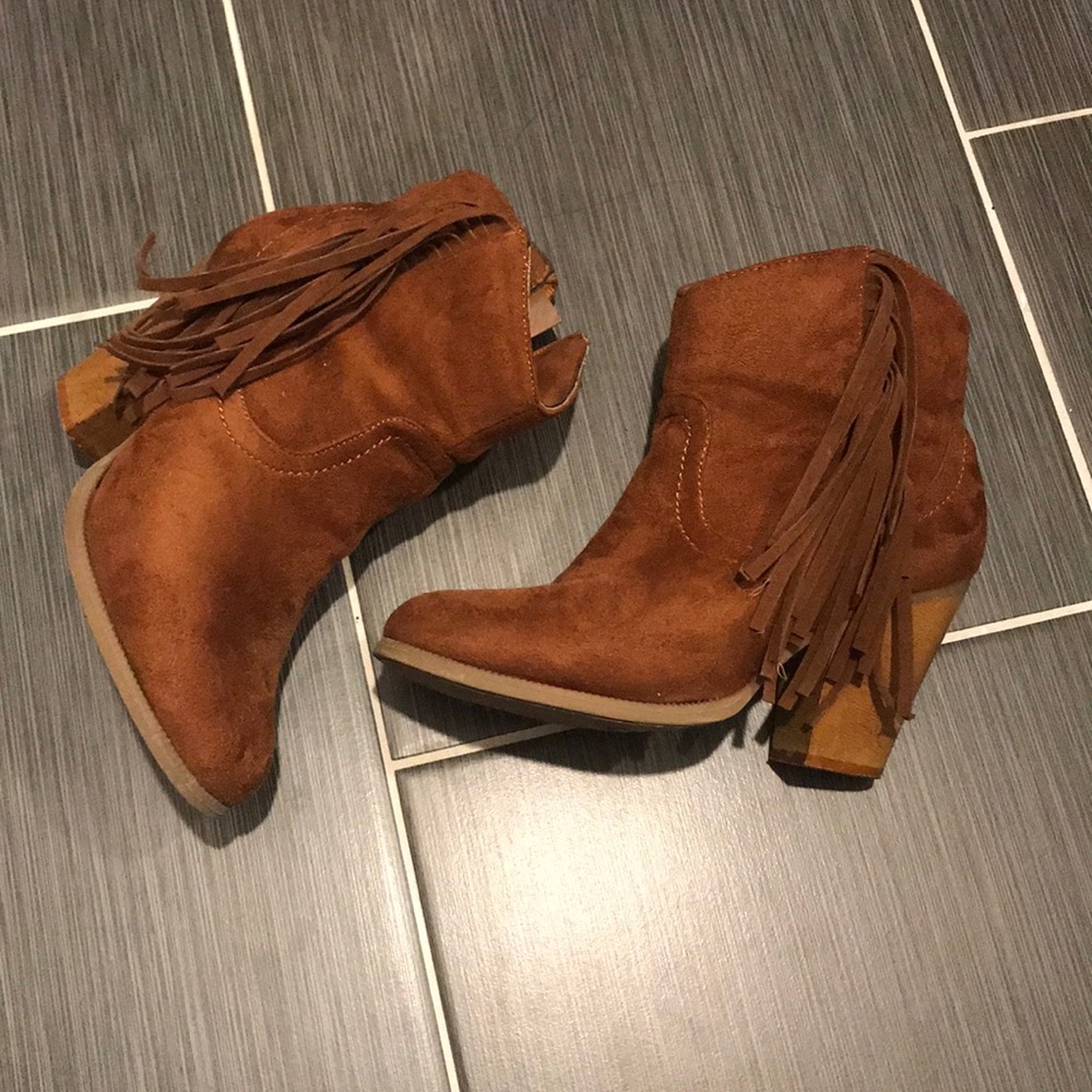 Fall booties with fringe!